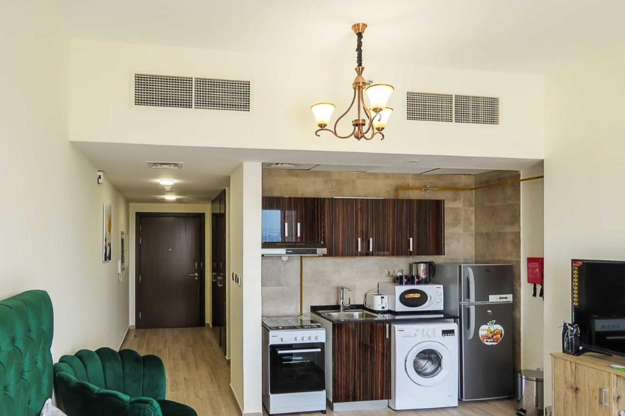 Oyo 860 Studio Apartment, Maya Tower 4, Jumeirah Village Triangle Dubaï Extérieur photo