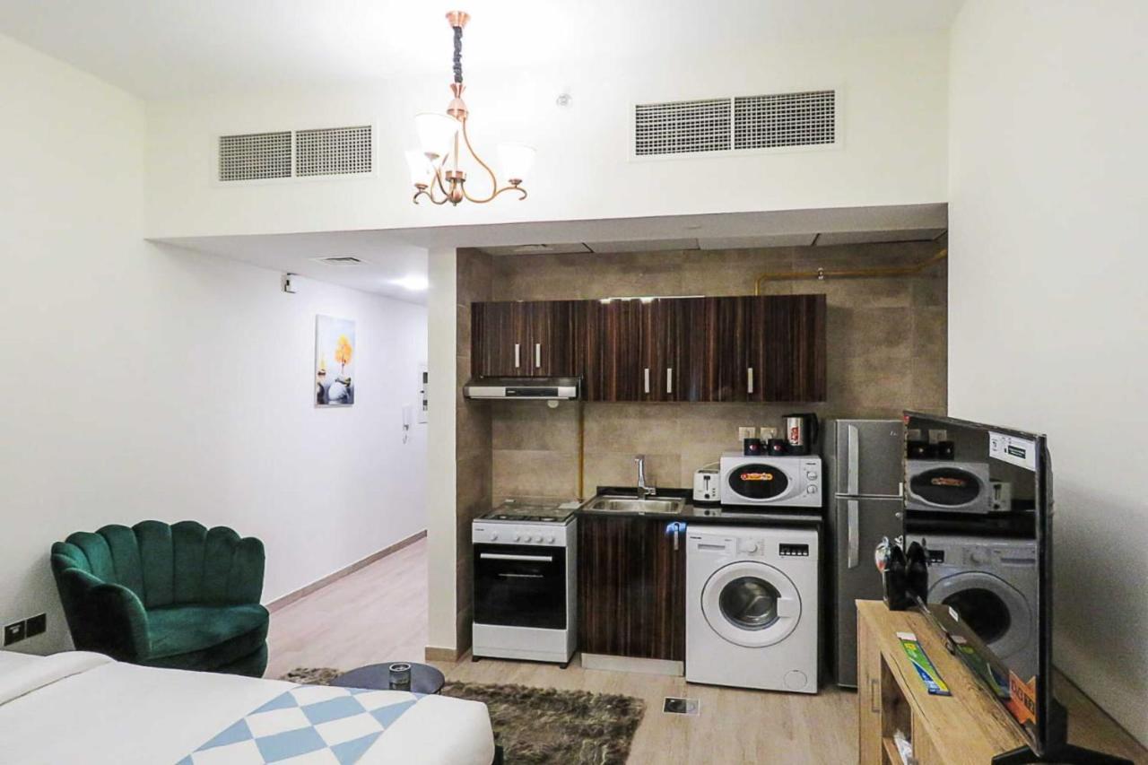 Oyo 860 Studio Apartment, Maya Tower 4, Jumeirah Village Triangle Dubaï Extérieur photo