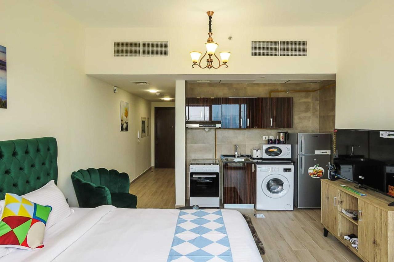 Oyo 860 Studio Apartment, Maya Tower 4, Jumeirah Village Triangle Dubaï Extérieur photo